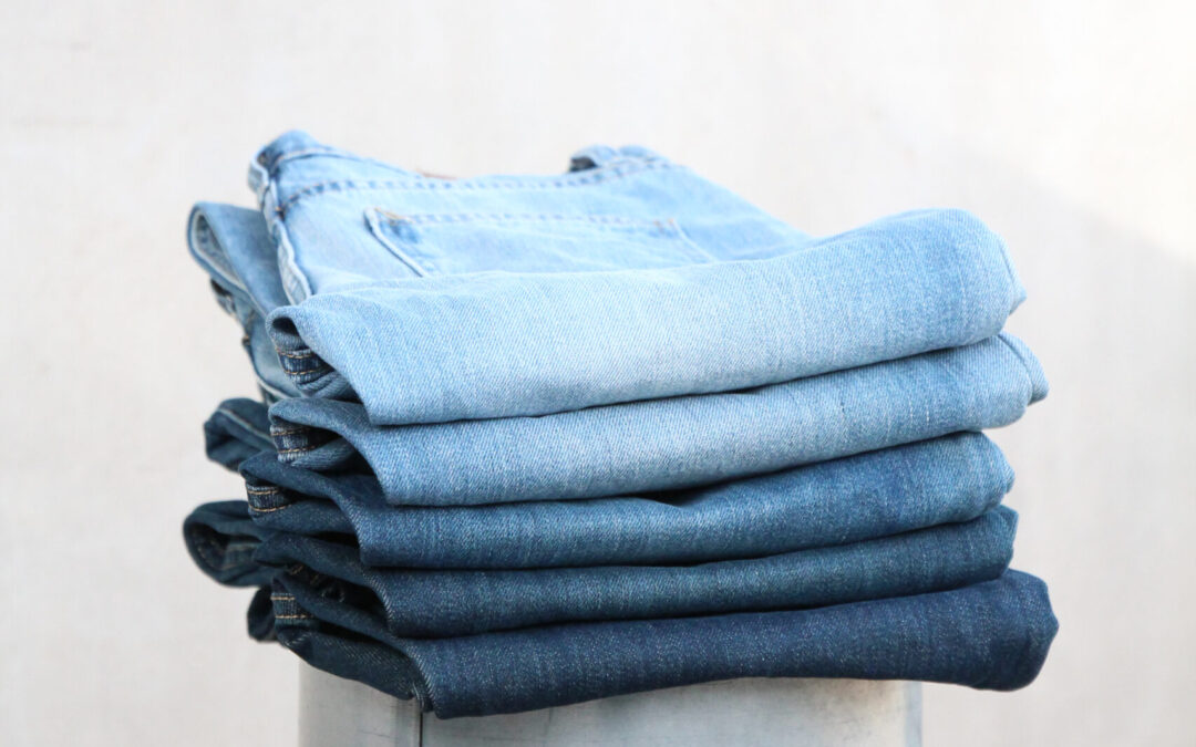 Come sbiadire i jeans in modo responsabile: la guida passo dopo passo